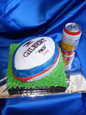 tarta de balón de rugby "gilbert" para paco.