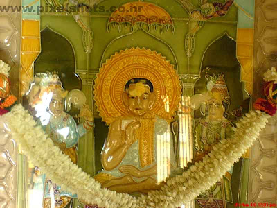 mahavira the jaina god from old indian jain temple in gujarathy street mattancherry india kerala,jaina-gods or thirthankara mahavira,cochin-jain-temple-photos,kerala-temples