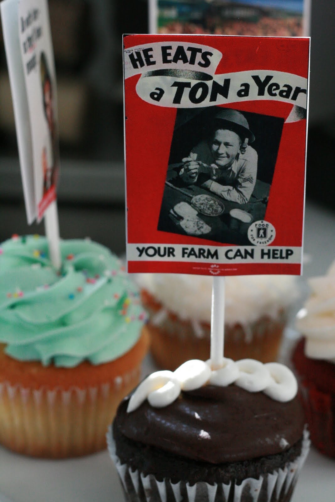 Memorial Day Cupcake Topper Idea | So Wonderful, So Marvelous