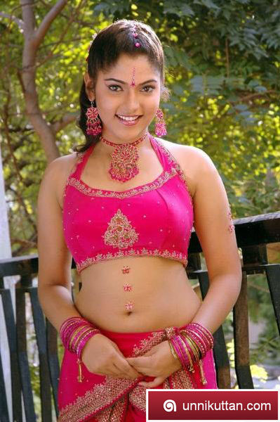 http://1.bp.blogspot.com/_RFQ1HyerN1k/SJsl6raZ2qI/AAAAAAAACK8/uToLGlPtmQY/s1600/tamil_actress_bhanu_malayalam_actress_muktha_028.jpg