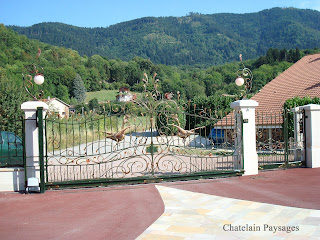 Aménagement d'une entrée de propriété en Haute-Savoie près d'Annemasse