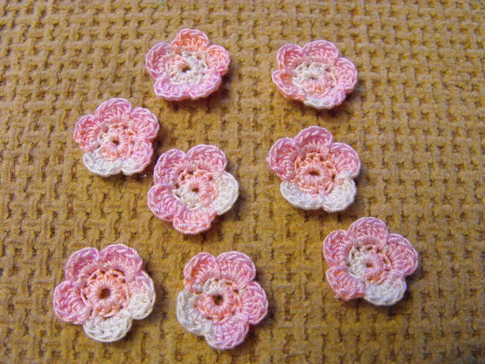Moni ustvarja New handmade crochet flowers for sale