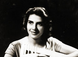 Gilda Montans, aluna de acordeon ainda nos anos 1950.