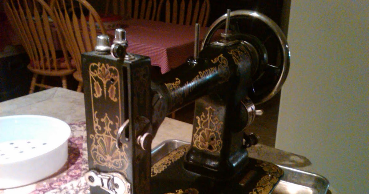 Craft Diva..."All Things Fun" 1918 White Treadle Sewing Machine