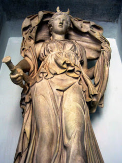 Proposition de monument à l'effigie de Satan aux États-Unis  Diana+Lucifera_also+Luna