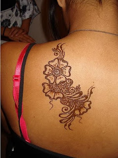 flowers-hennna designs:flower hennna designs:tattootopblog.blogspot.com