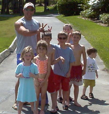 [Dick+and+the+kids.bmp]