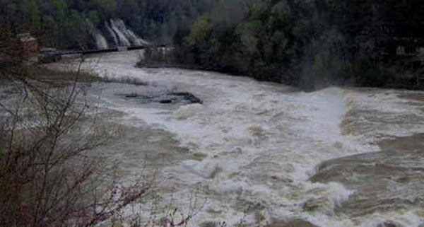 Riverbed behind TVA Powerhouse and old Cotton Mill