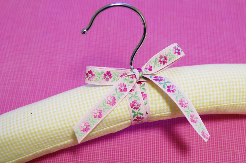 threads and snippets how to make padded hangers