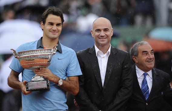 [b_federer-agassi_0607_13.jpg]