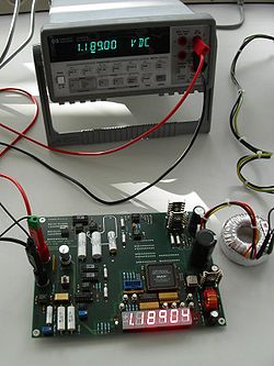 [250px-Voltmeter.jpg]