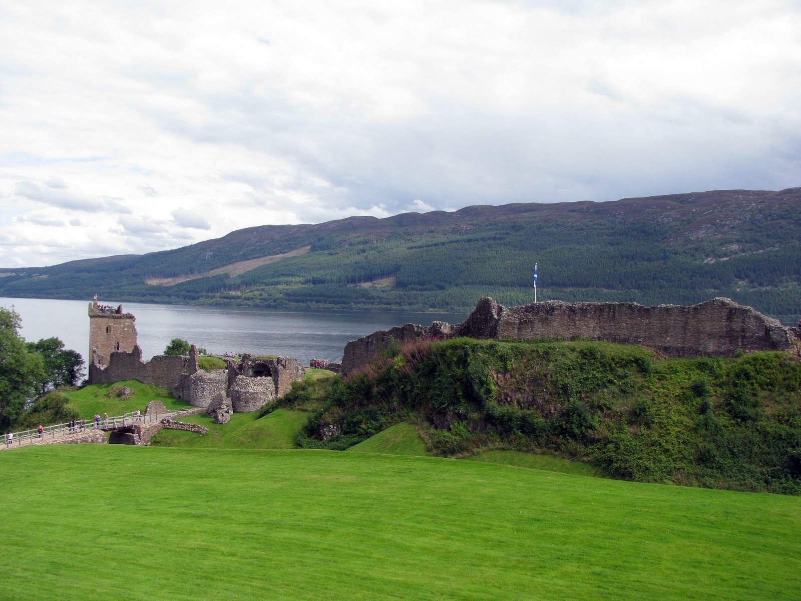 [UrquhartCastle1.JPG]