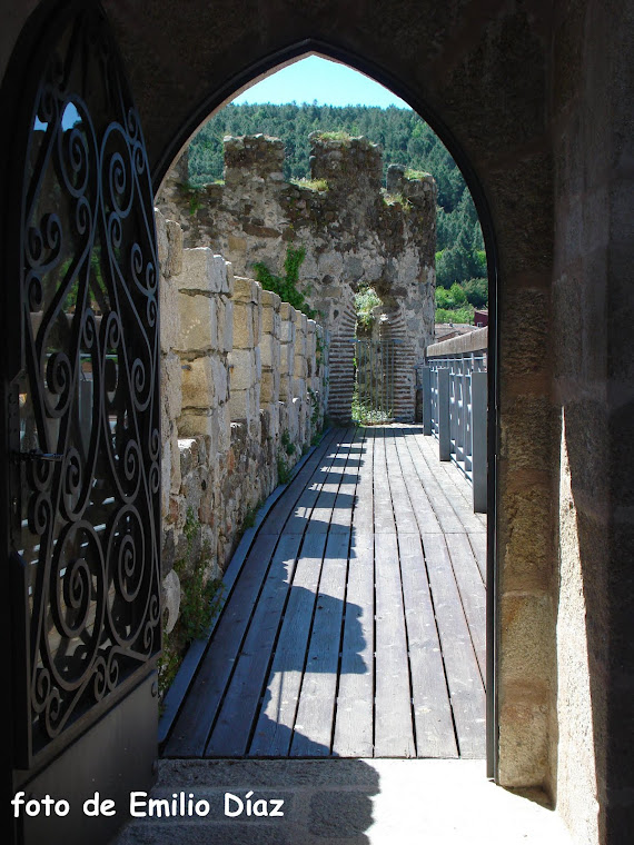 salida al adarve del castillo (arenas)