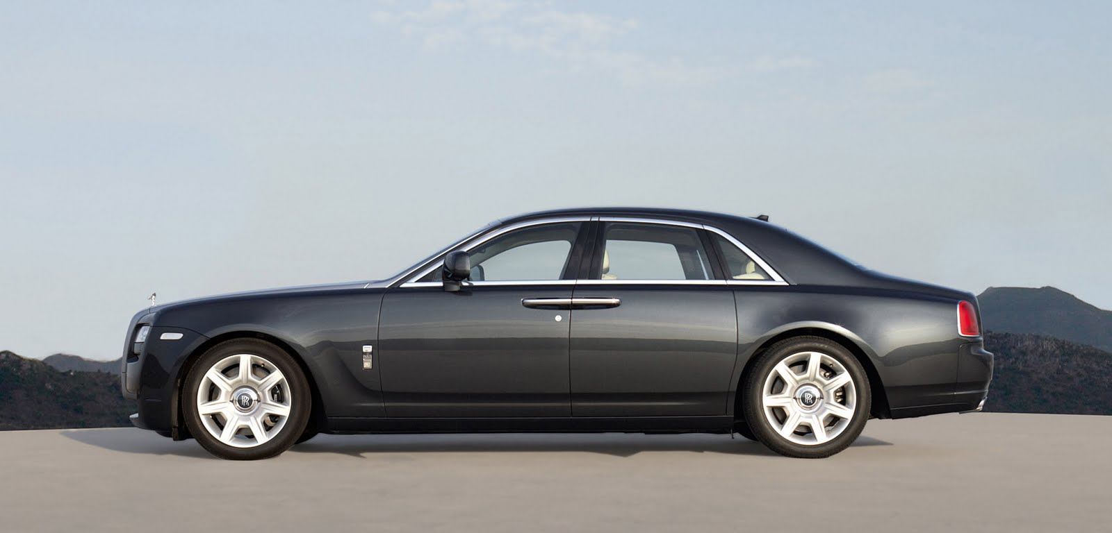 [Rolls-Royce_Ghost_MY2010_06_big.jpg]