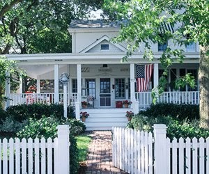 vignette design: Decorating with Red, White and Blue