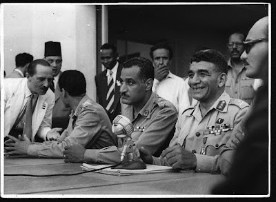 البوم صور نادر للرئيس الاول للجمهوريه اللواء محمد نجيب Nasser+Naguib+1953
