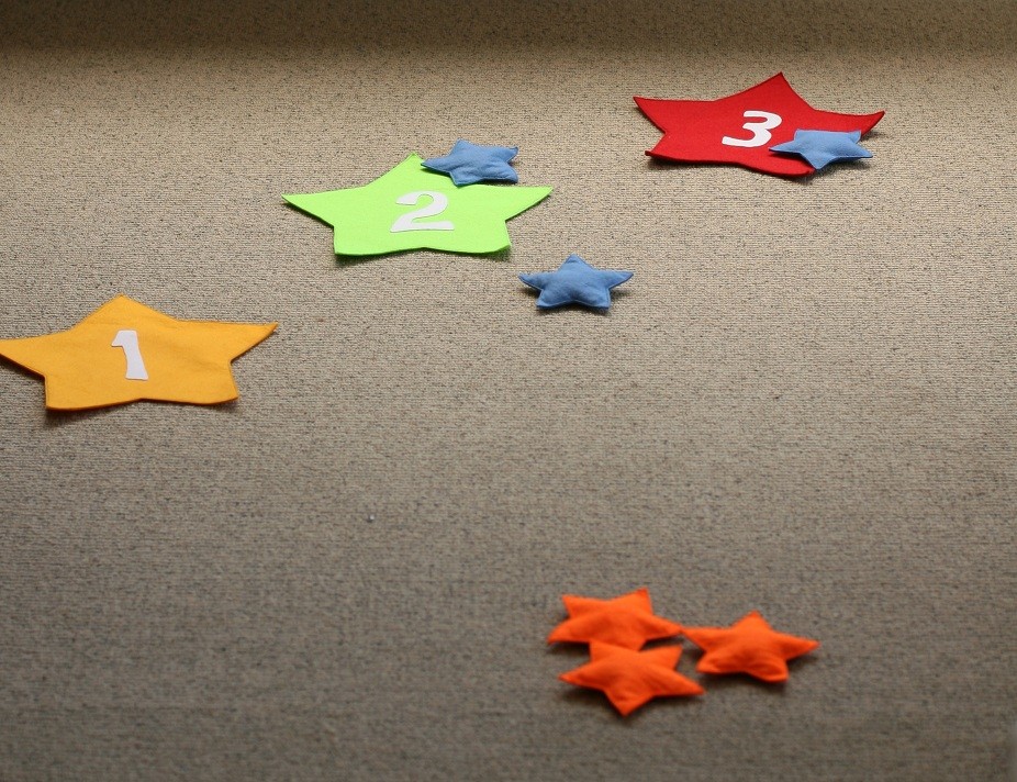 A Sophisticated Mommy Alys & Felix 'felt toys & games' Giveaway