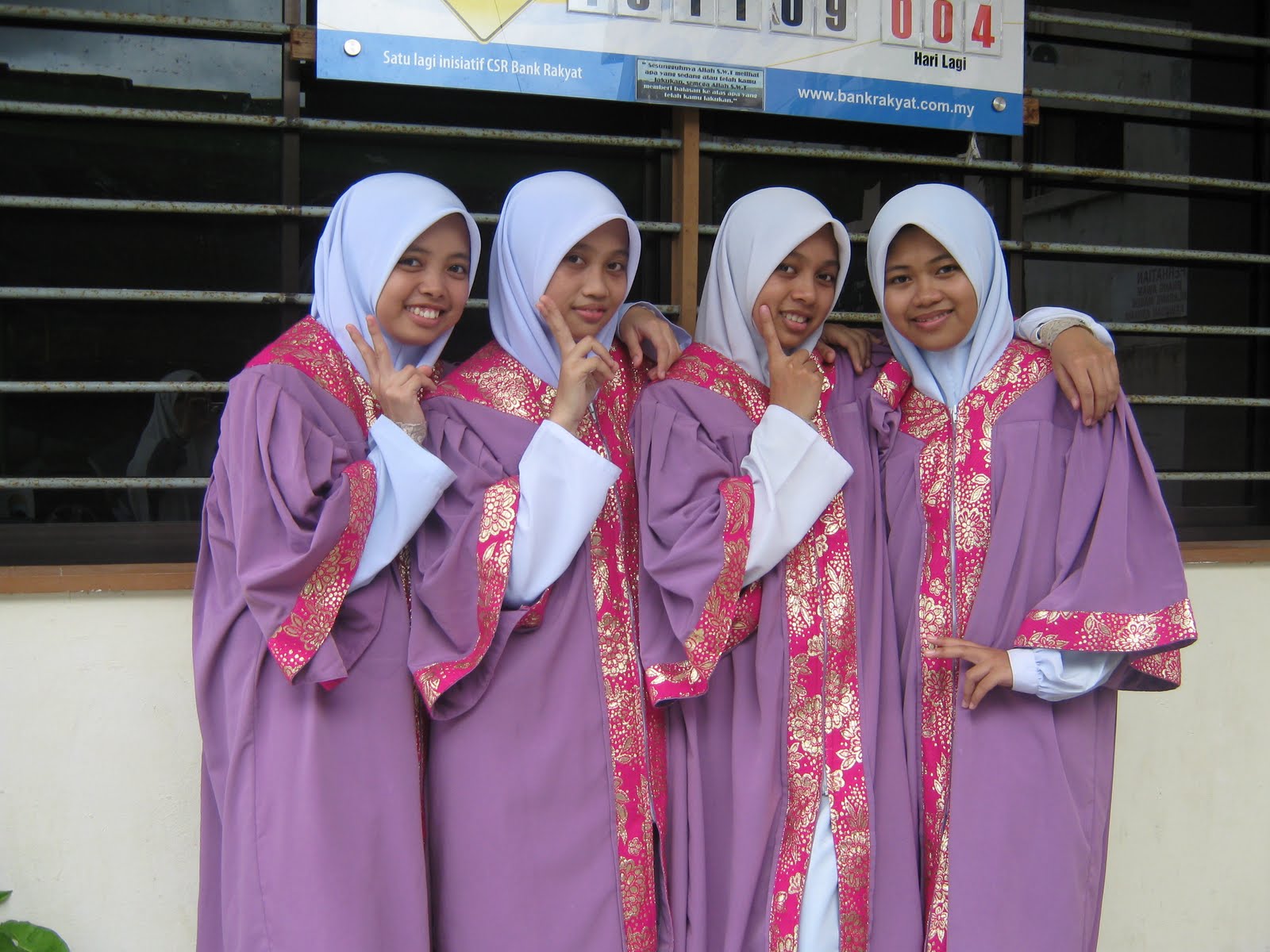 jubah graduasi