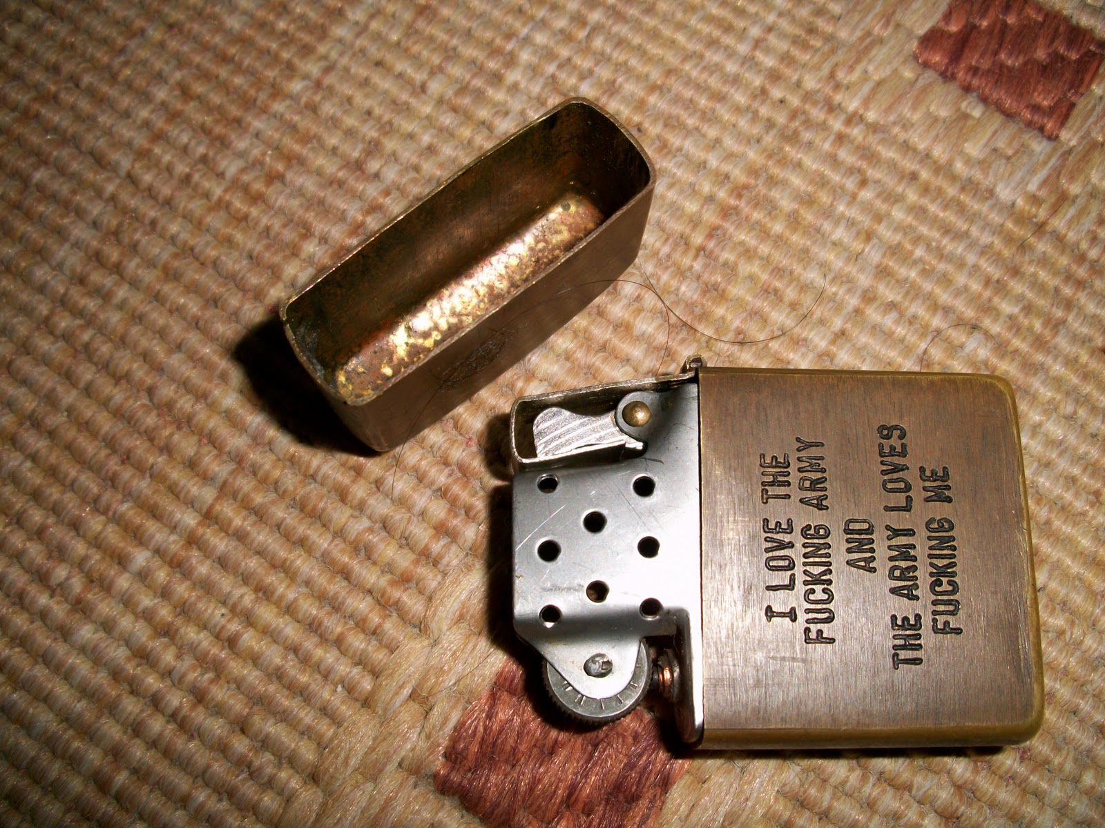 collectible items Vintage 1st CAVALRY DIVISION VIETNAM ZIPPO LIGHTER