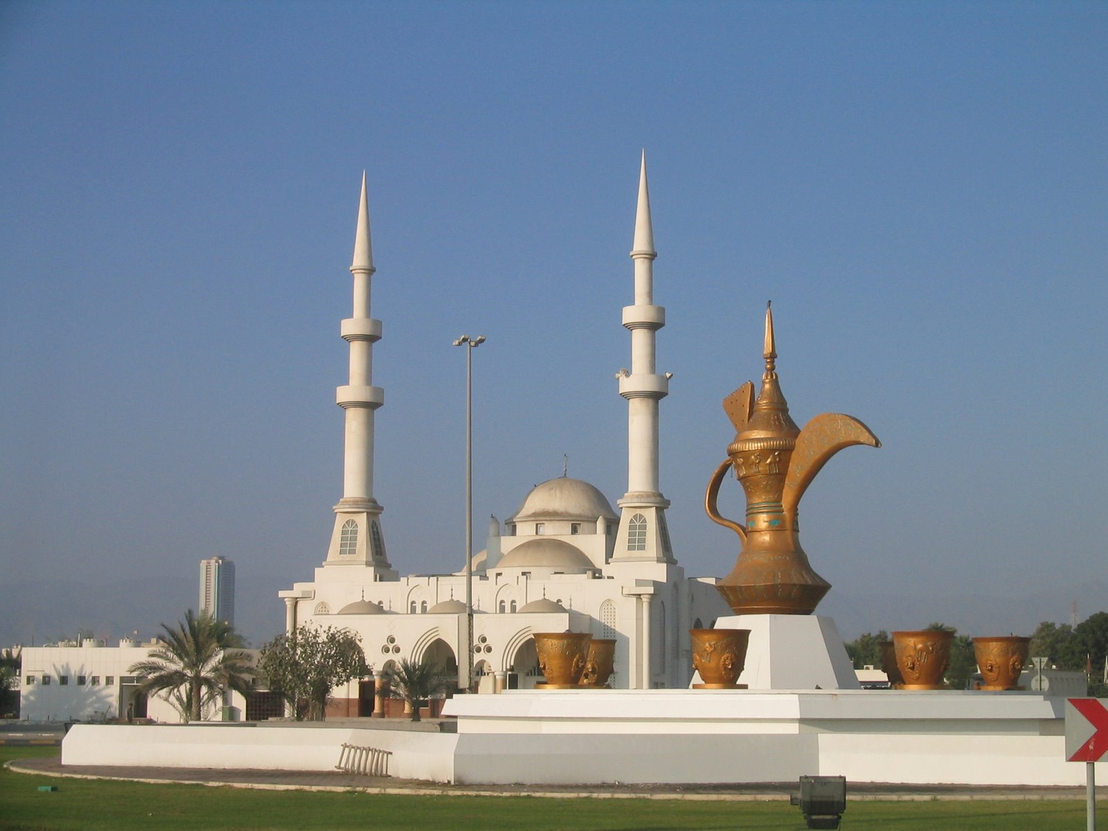 [CoffeePotRoundAbout.JPG]