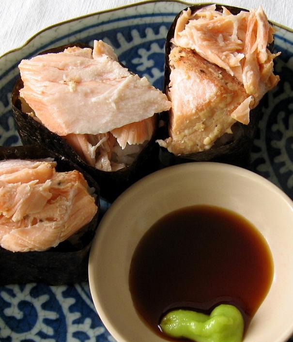 [smoked+salmon+sushi+roll.jpg]