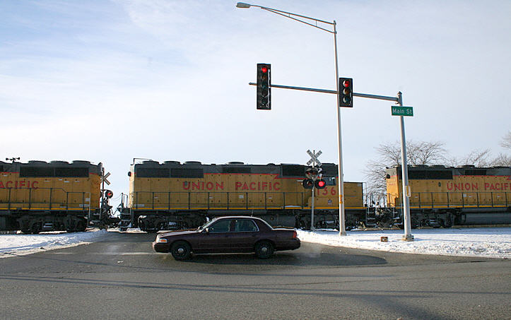 [Union+Pacific+Engines+Blocking+Jewel+12-10-8+with+Police+Car.jpg]