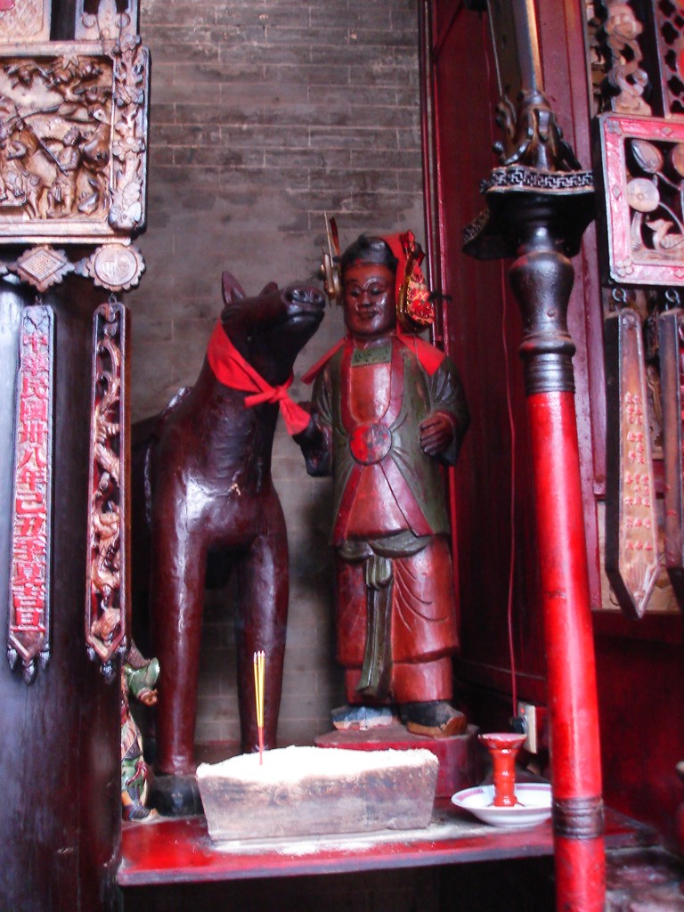 [estatuas+templo.jpg]