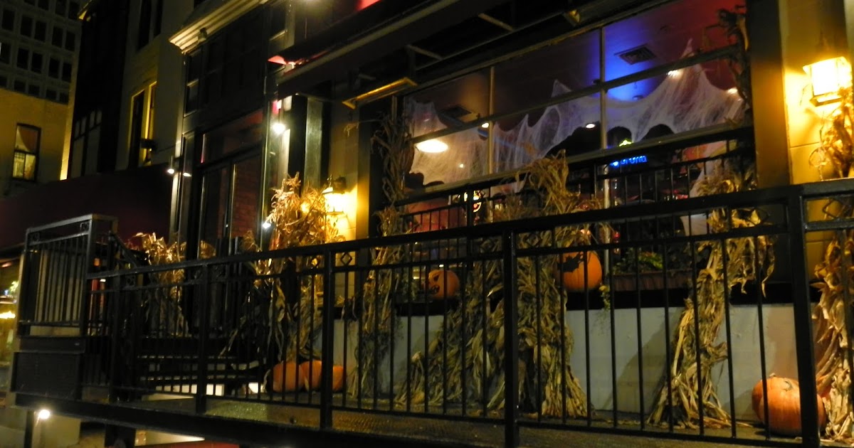  Montréal Let's go to the mall! Halloween!