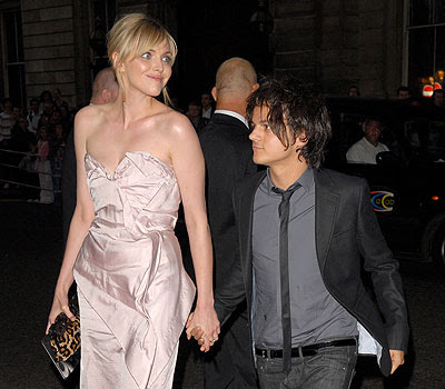 Girl dating a guy shorter than her