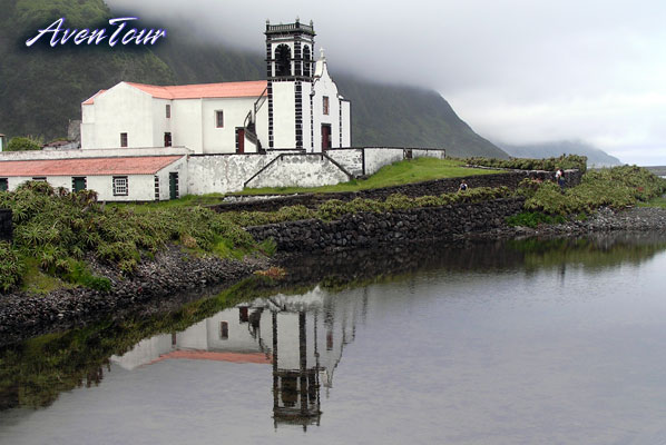 Church of Santo Cristo, Fajã da Caldeira, Ribeira Seca (there is something magical about this pic)
