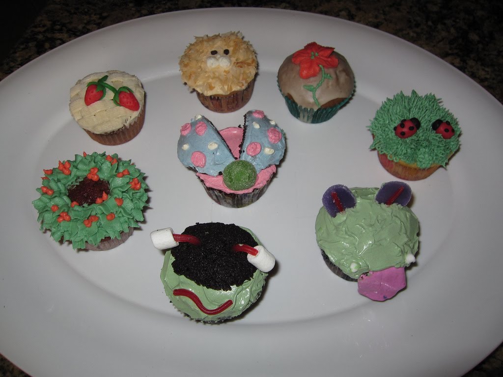 cupcake decorating | Cupcakes!