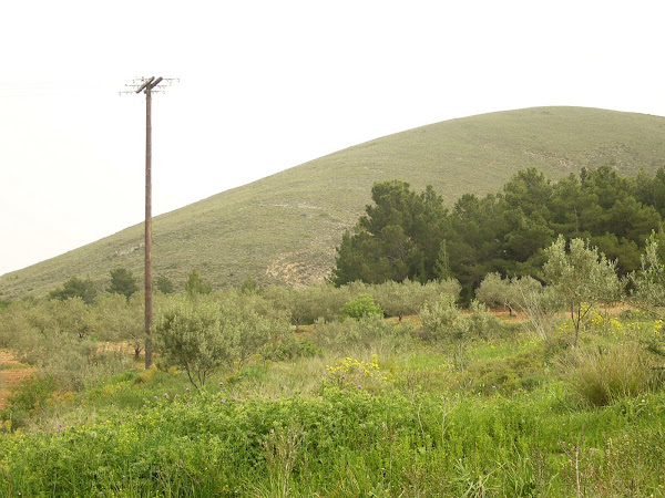 A little hill as we approach the Acrocorinth