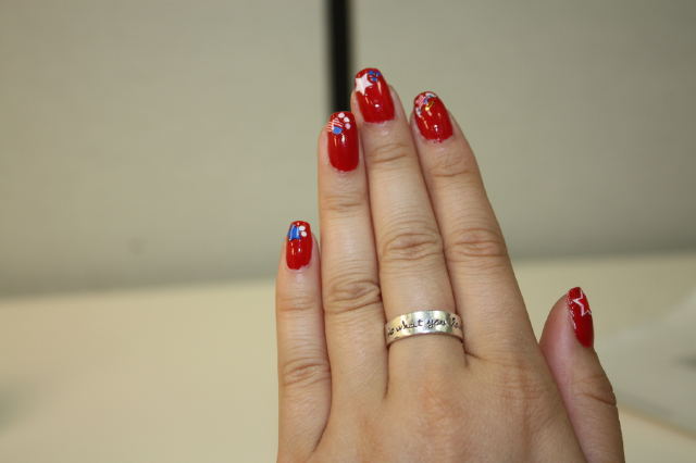 Has anyone dazzled their nails with 4th of July nail art?