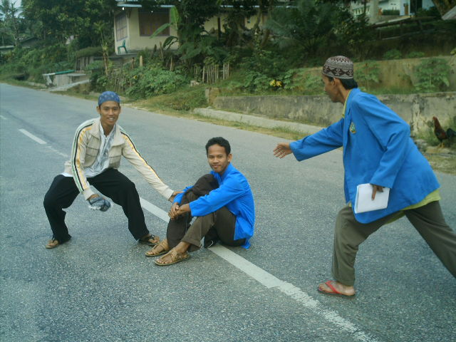 Kalo Ada Sahabat Yang Lagi Penuh Dengan Masalah Harus di Bantuin,... Ntar Malah Bunuh Diri Looo