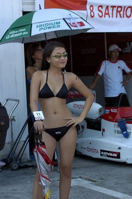 Sexy Umbrella Girls in Sentul Circuit Indonesia