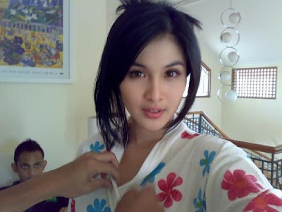 Foto Telanjang on Foto Bugil Sandra Dewi Telanjang