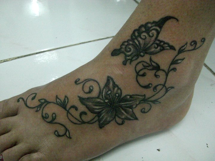flower tattoos for women on foot. Foot Tattoos for Women