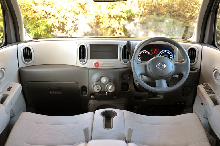 2009%2BNissan%2BCube%2Binterior.jpg