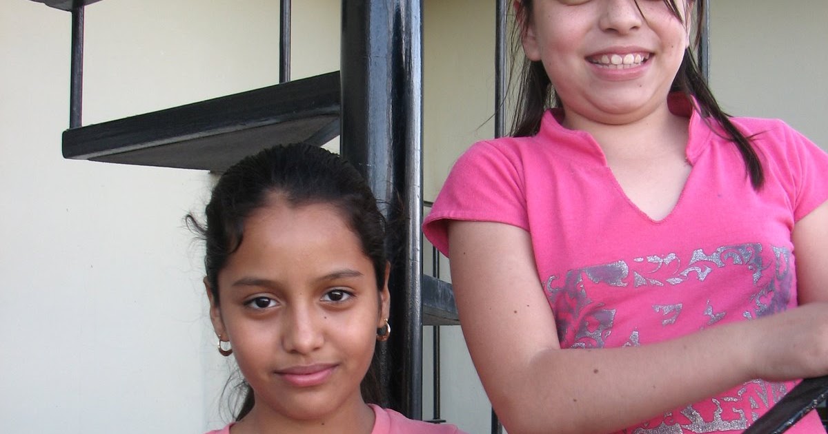 Mazatlán México Daily Photo: Dos Chicas Bonitas