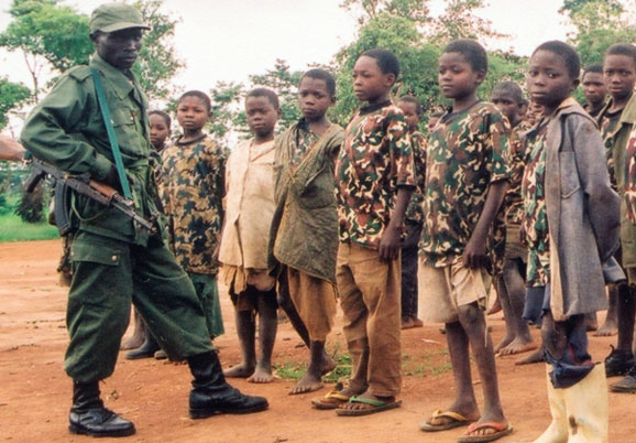 [niños+soldados+del++Congo.jpg]