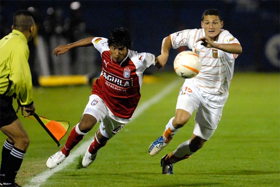 LOS VIDEOS DE LAS MEJORES JUGADAS DE FUTBOL los videos de las mejores jugadas de futbol: