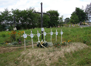 Mogiła lotników z Liberatora na cmentarzu w Pogwizdowie