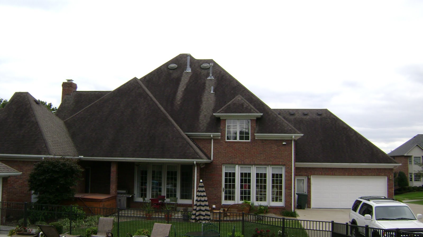 [DSC01623+-+Roof1.JPG]