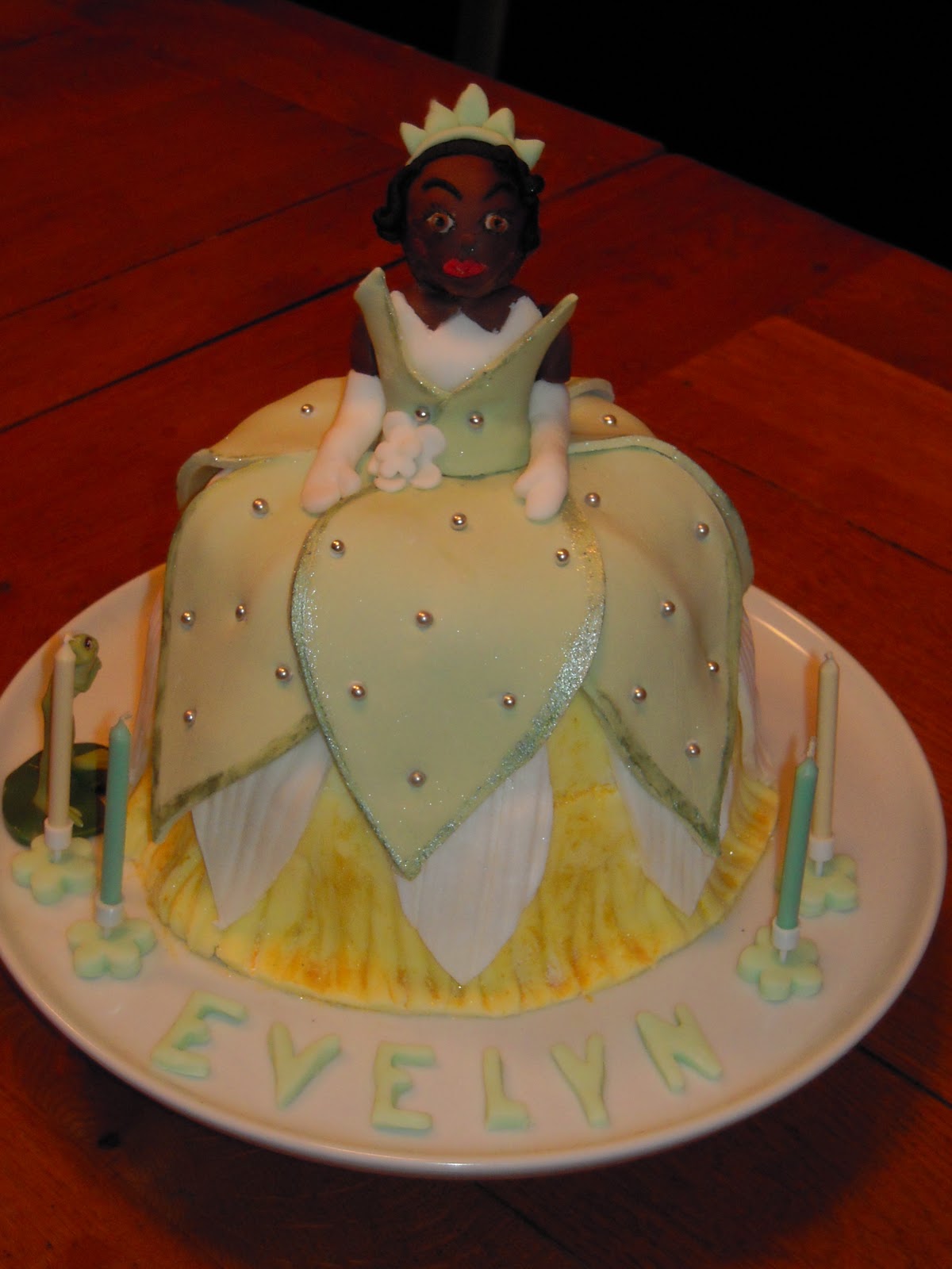 Eileen Atkinson's Celebration Cakes: Princess Tiana birthday cake