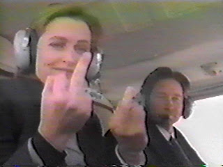 mulder_scully_finger.jpg