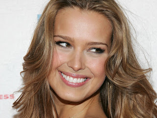 Free wallpapers without watermarks of Petra Nemcova at Fullwalls.blogspot.com
