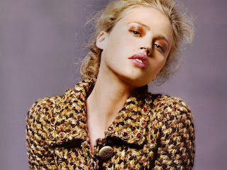 Free wallpapers without watermarks of Estella Warren at Fullwalls.blogspot.com