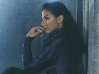 Free wallpapers without watermarks of Emmanuelle Chriqui at Fullwalls.blogspot.com