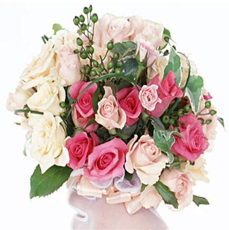 smooth rose bouquet Wedding Flowers arrangement between white roses and pink