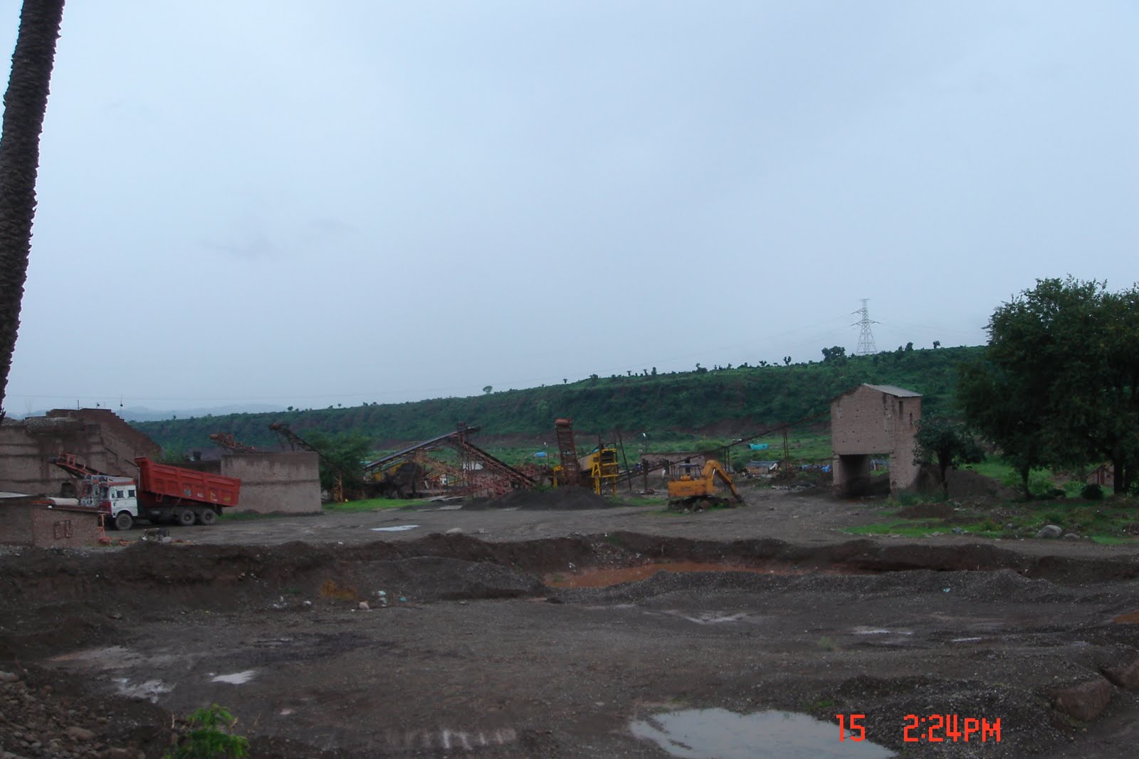 [stone+crushers+and+trucks.jpg]